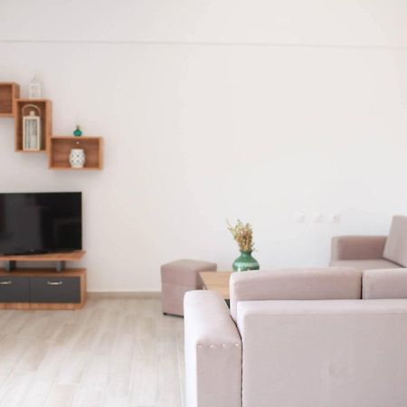 Mihalis Apartments Himare Bagian luar foto