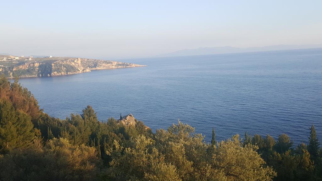 Mihalis Apartments Himare Bagian luar foto