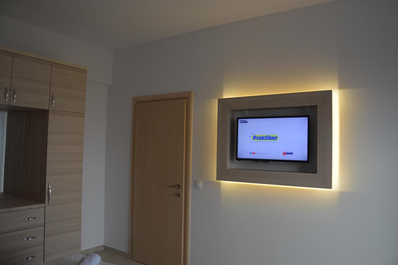 Mihalis Apartments Himare Bagian luar foto