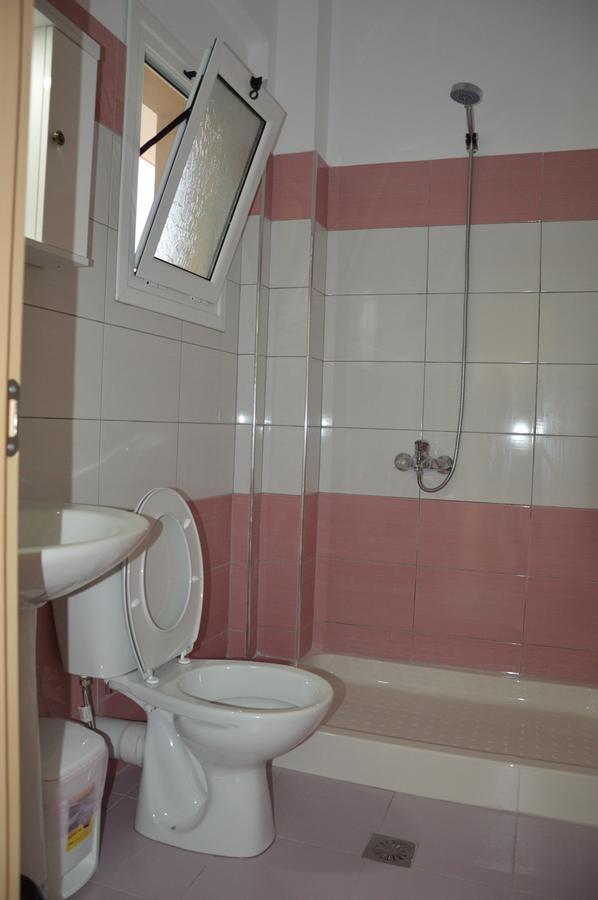 Mihalis Apartments Himare Bagian luar foto