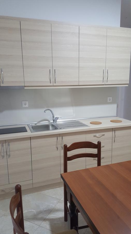 Mihalis Apartments Himare Bagian luar foto