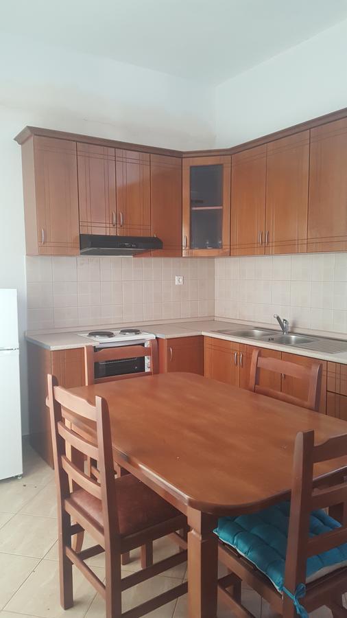 Mihalis Apartments Himare Bagian luar foto