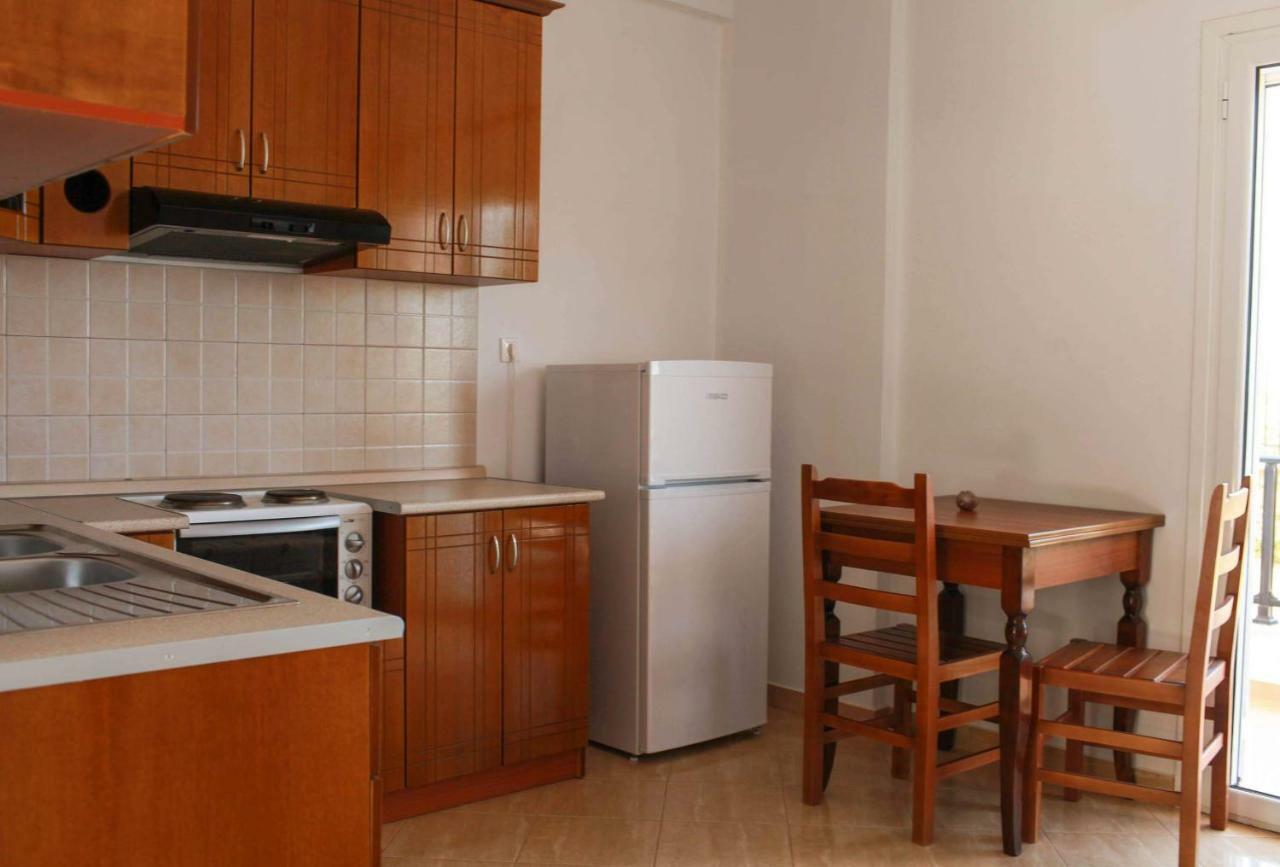 Mihalis Apartments Himare Bagian luar foto
