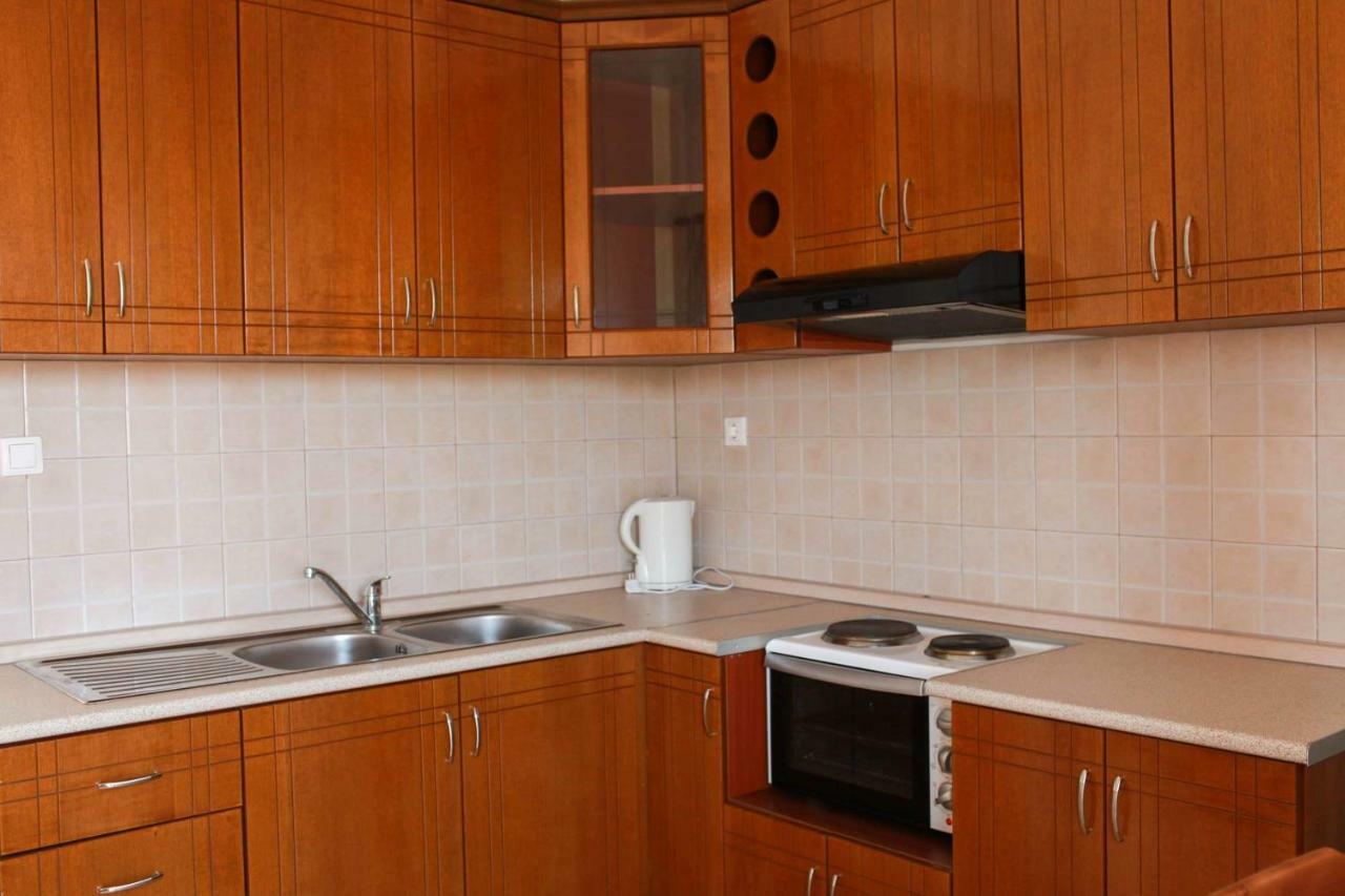 Mihalis Apartments Himare Bagian luar foto