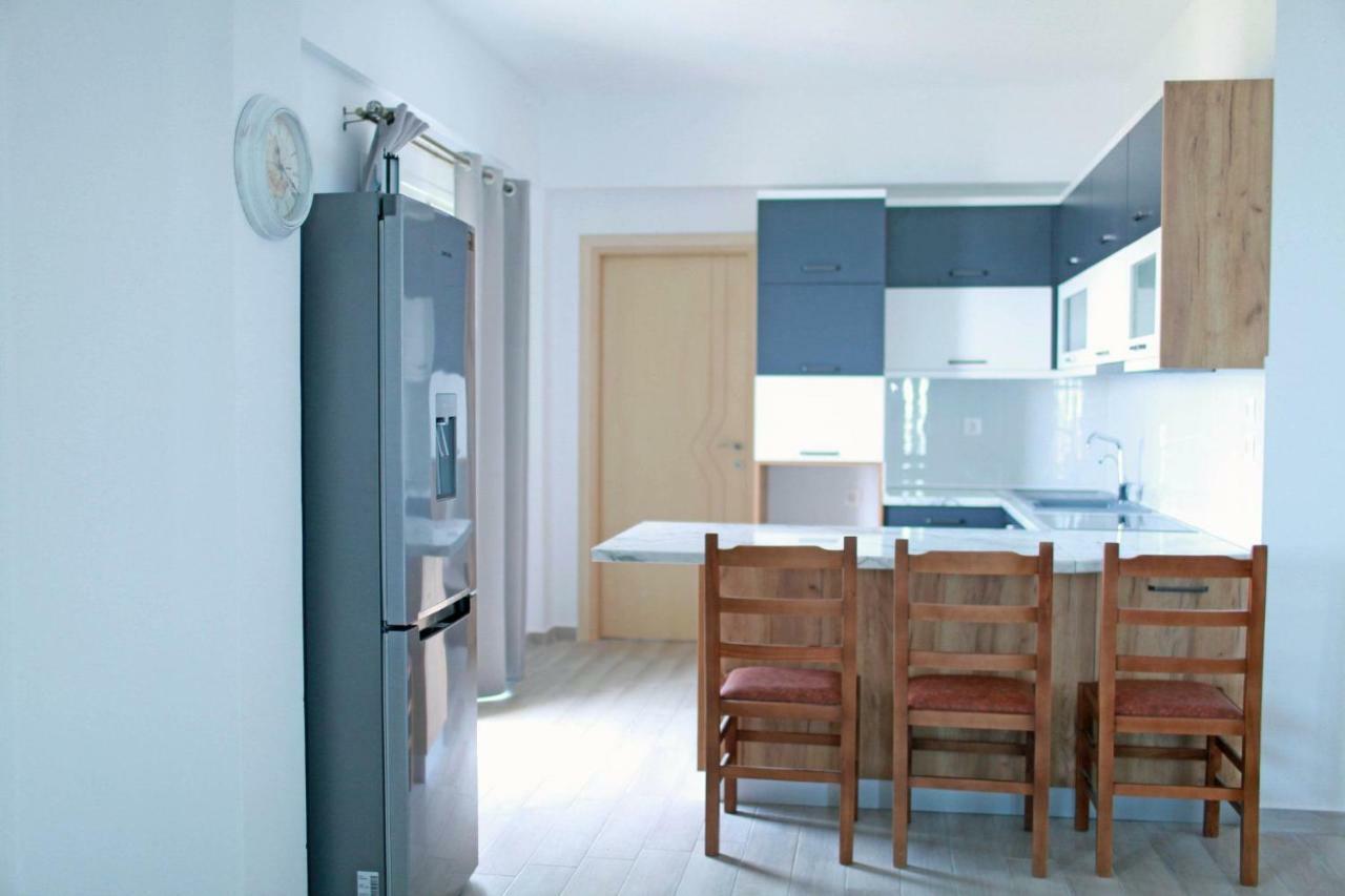Mihalis Apartments Himare Bagian luar foto