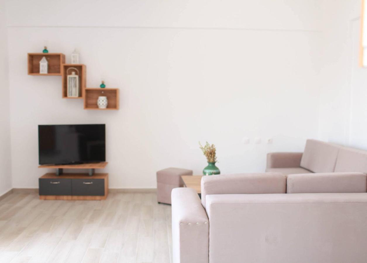 Mihalis Apartments Himare Bagian luar foto